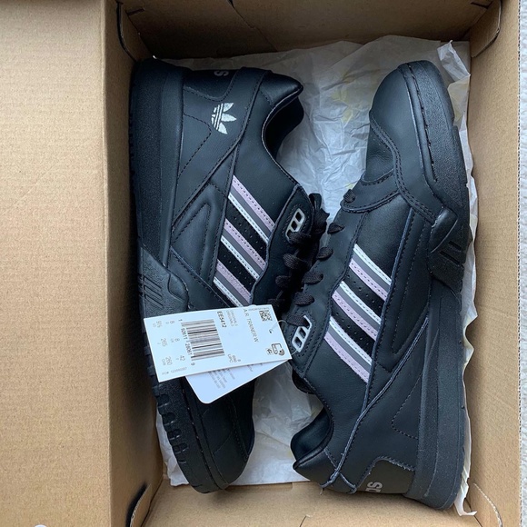 Adidas,trainer - Picture 9 of 9